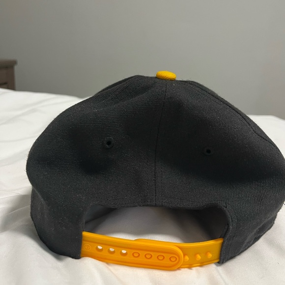 NEVER WORN Bruins NHL Hat - Picture 7 of 7